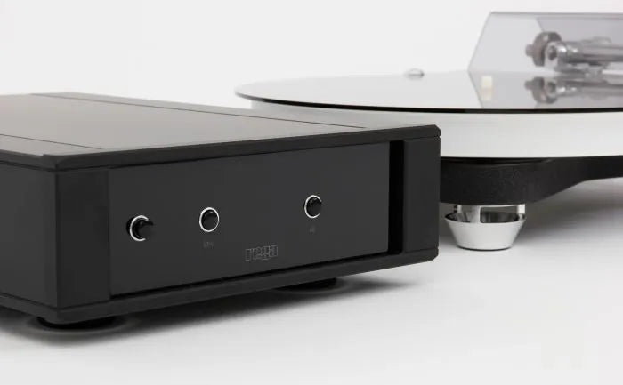 Rega - NAIA Reference Turntable - The Ultimate Rega Turntable