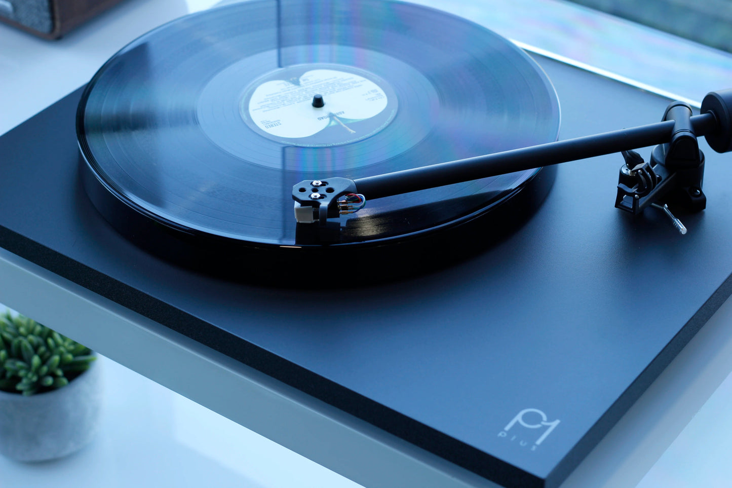 Rega Planar 1 PLUS turntable